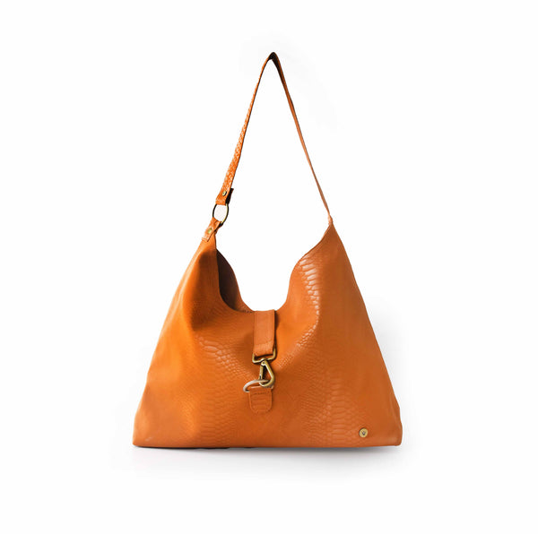 Cartera para mujer color camel con cargadera de hombro y broche