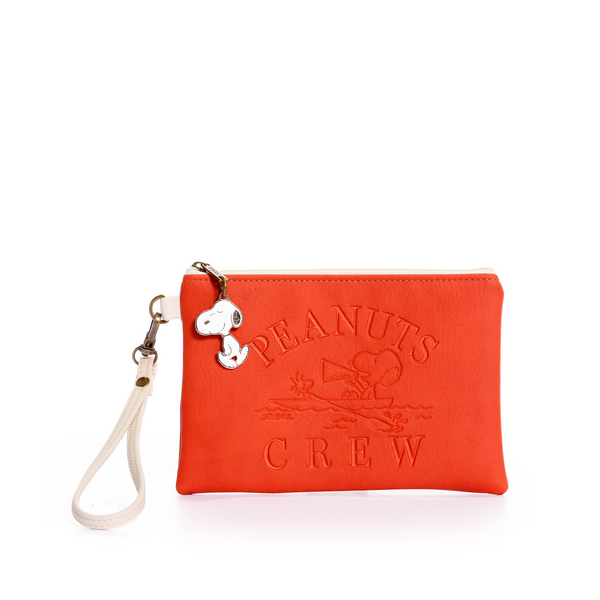 Cosmetiquera para mujer con pulsera Snoopy fabricado en PVC con detalles en repujado
