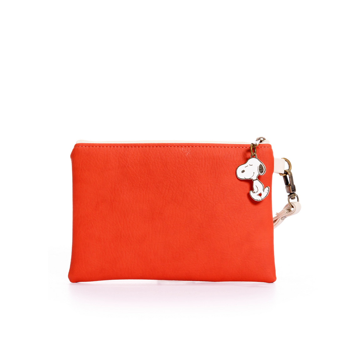 Cosmetiquera para mujer con pulsera Snoopy fabricado en PVC con detalles en repujado