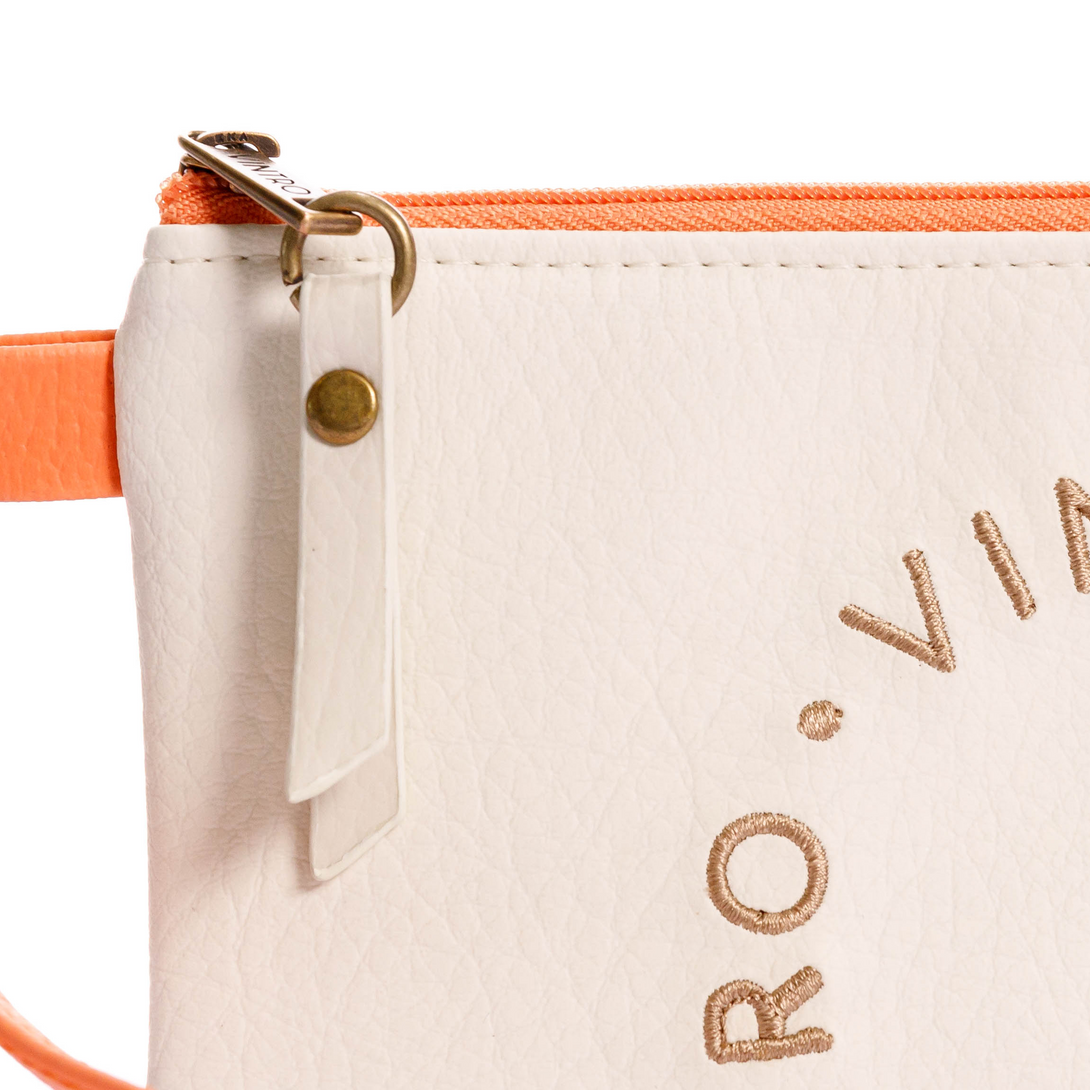 cosmetiquera pequeña, fabricado en pvc con pulsera, y bordado, color naranja