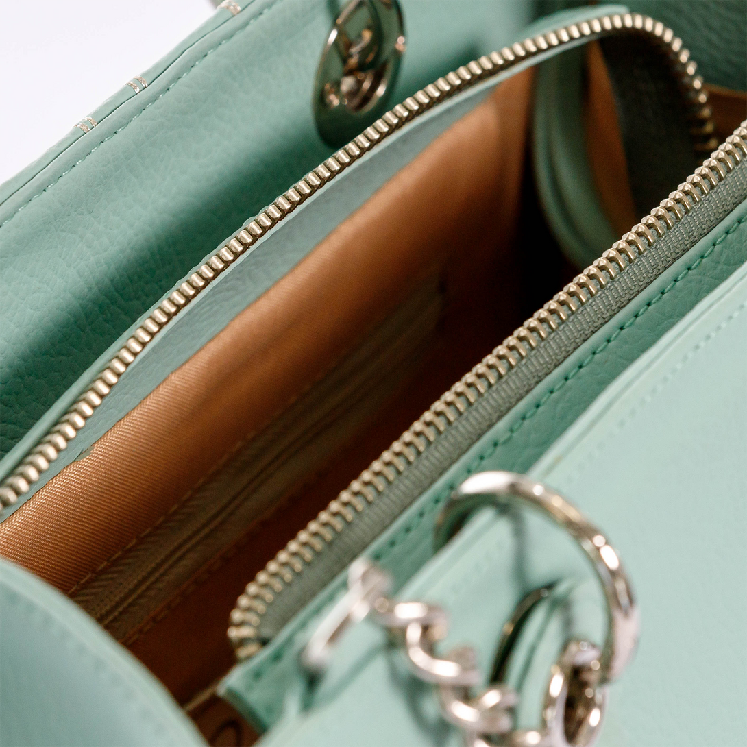CARTERA PARA MUJER MINI ESPAÑA VERDE CON CARGADERA EN CADENA