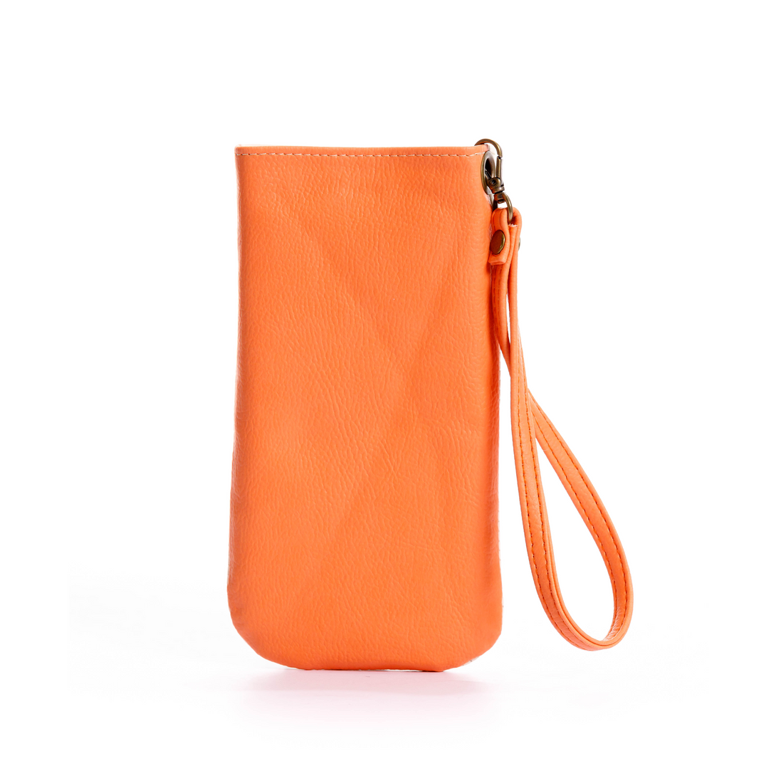 estuche para gafas o celular en color solido, fabricado en pvc, con pulsera y bordado color naranja