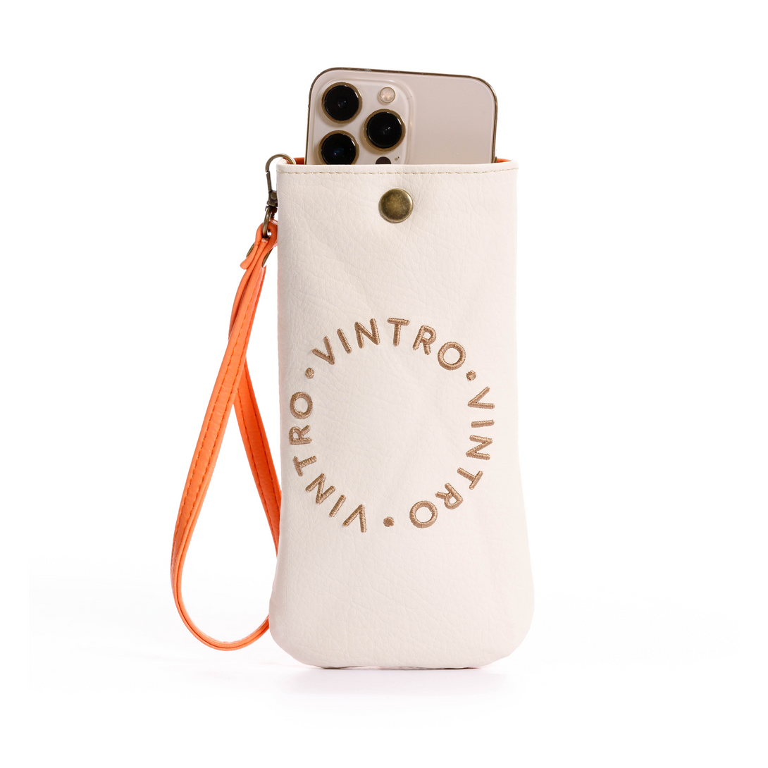 estuche para gafas o celular en color solido, fabricado en pvc, con pulsera y bordado color naranja