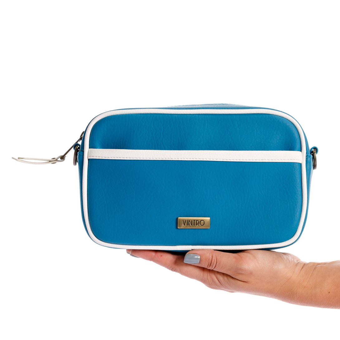 manos libes solido para mujer, fabricado en pvc con correa, en color azul hortensia