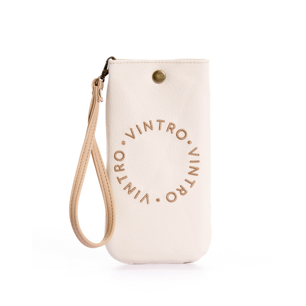 estuche para gafas o celular en color solido, fabricado en pvc, con pulsera y bordado color beige