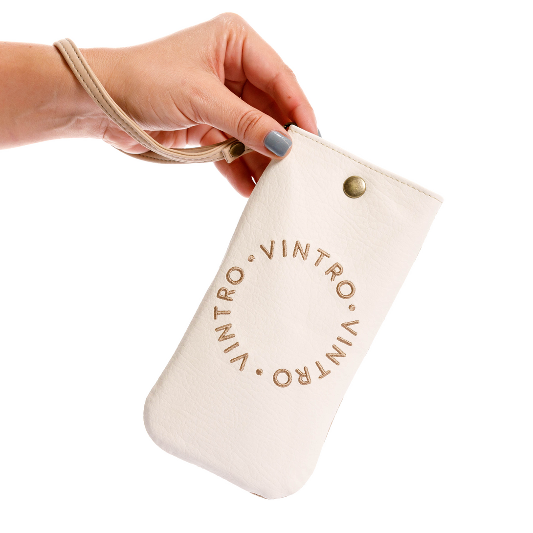 estuche para gafas o celular en color solido, fabricado en pvc, con pulsera y bordado color beige