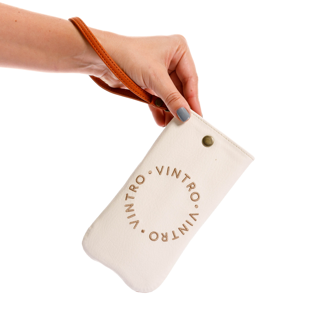 estuche para gafas o celular en color solido, fabricado en pvc, con pulsera y bordado color granate