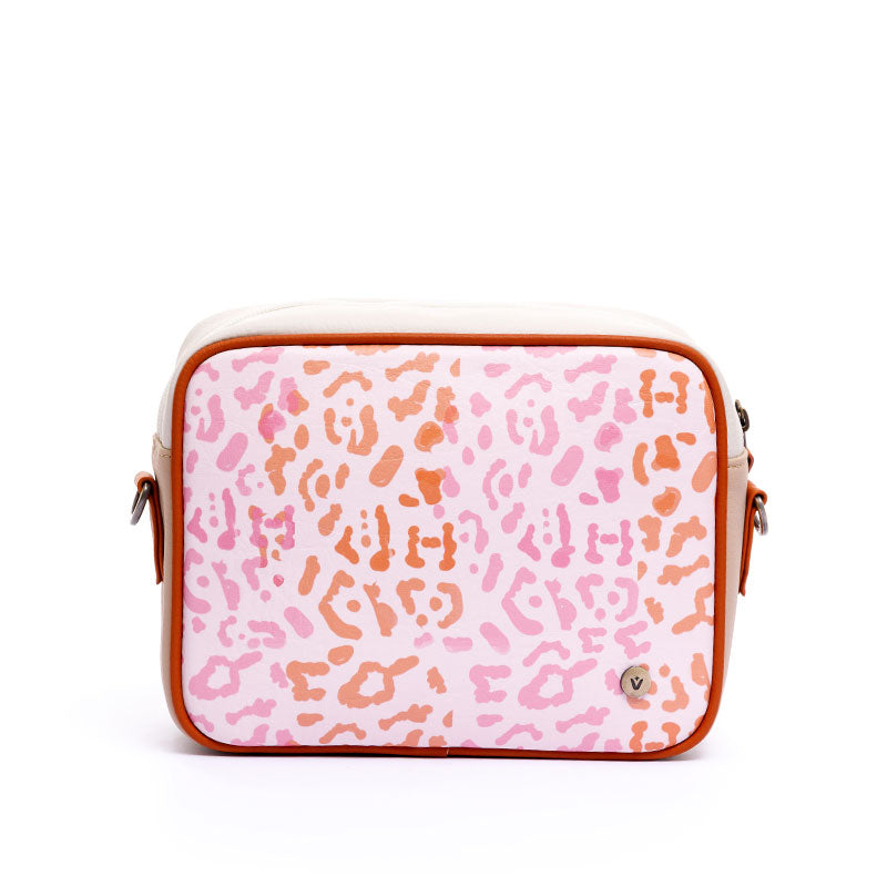 MANOS LIBRES PARA MUJER ROMA PRINT ROSADO EN CUERO VEGANO CON CARGADERA REMOVIBLE