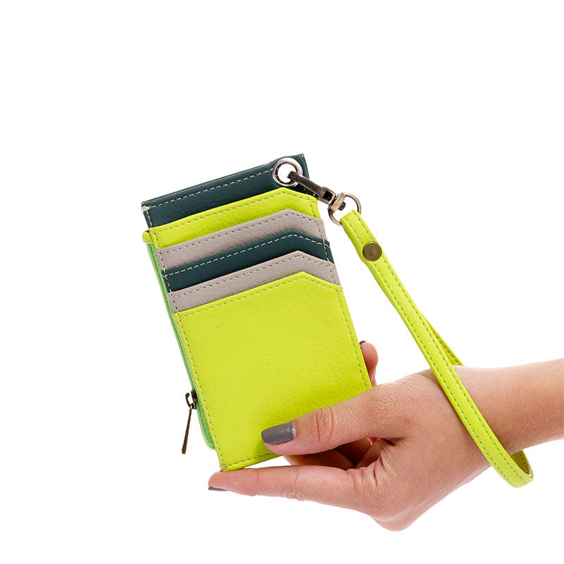 PORTADOCUMENTO PARA MUJER PARAGUAY VERDE EN CUERO VEGANO CON PULSERA